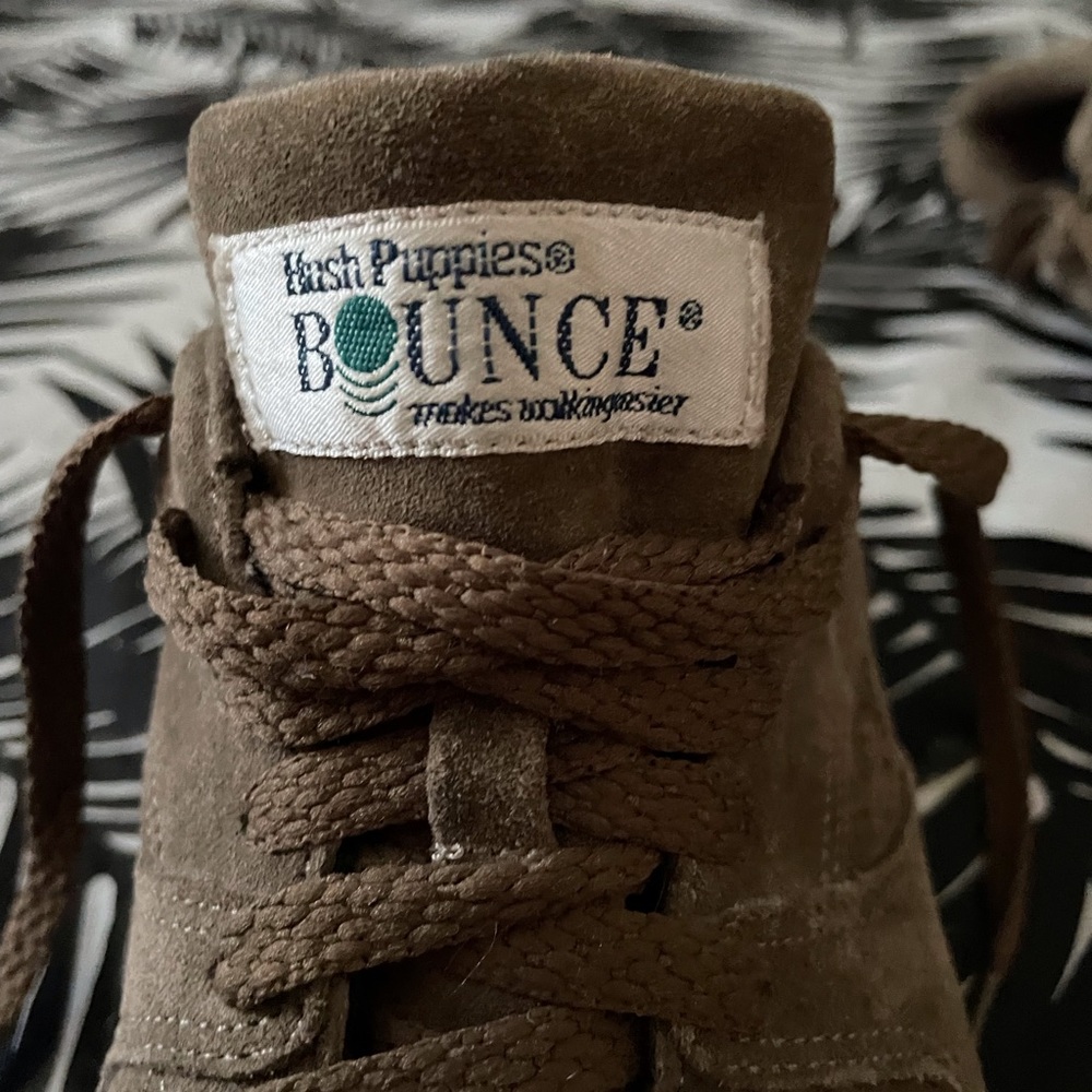 Hush Puppies Bounce Woman’s Sneakers ~ Size 5W ~ Tan Suede with Tan Rubber Sole